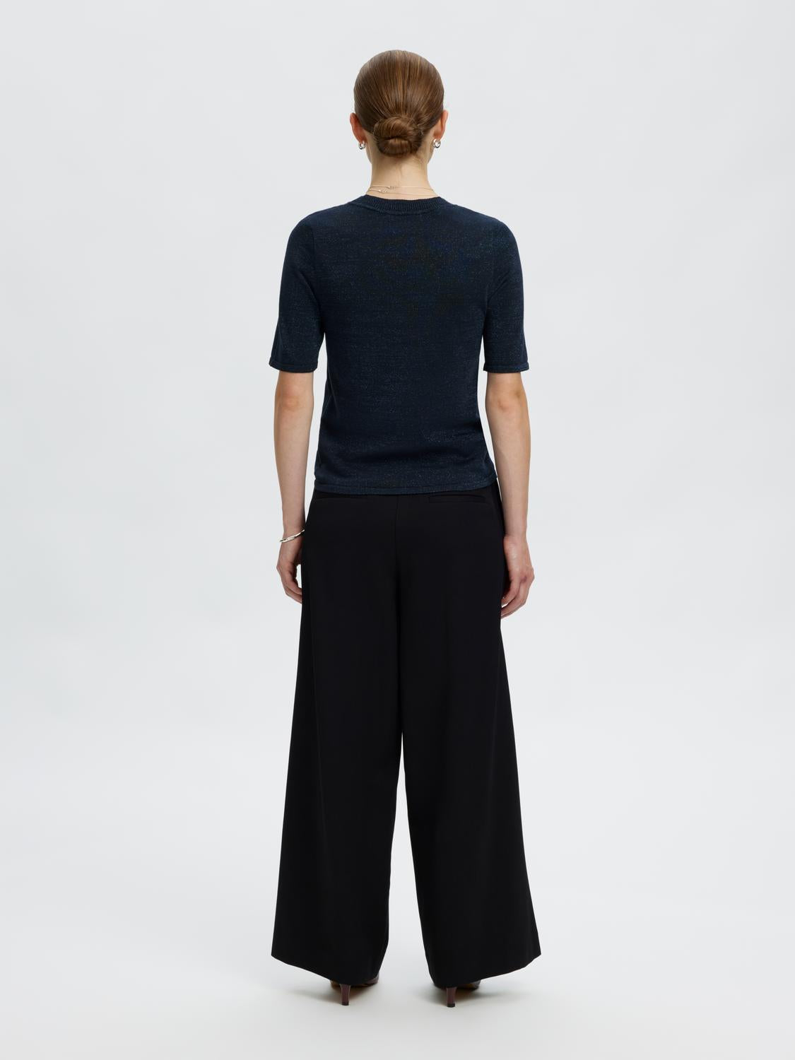 model_shot-back